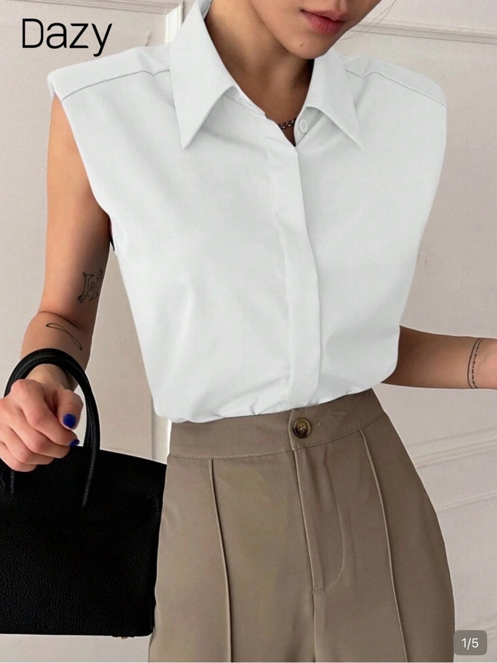 💻 White Sleeveless Collared Shirt